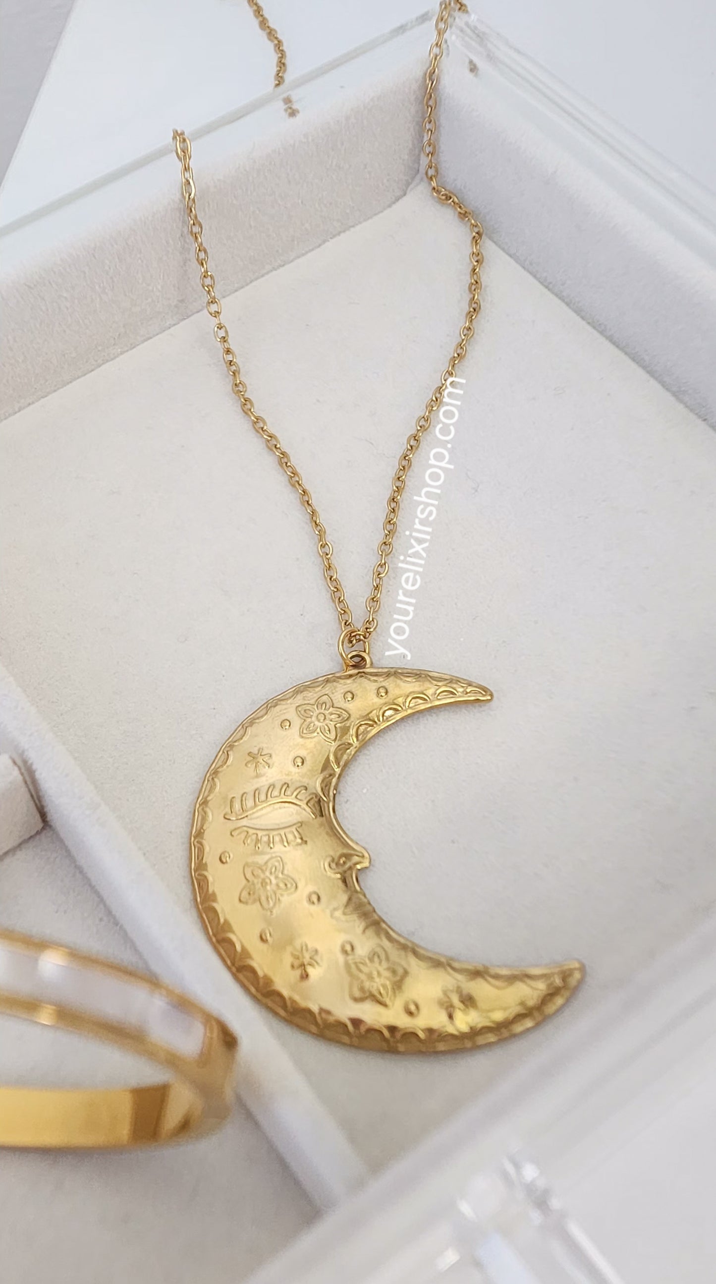 Dreamy Moon Necklace