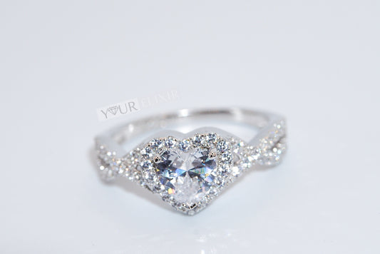 Anillo de plata de ley con corazón brillante