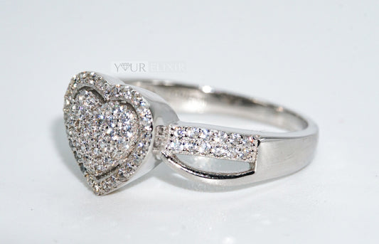 Anillo de plata de ley con forma de corazón y circonita