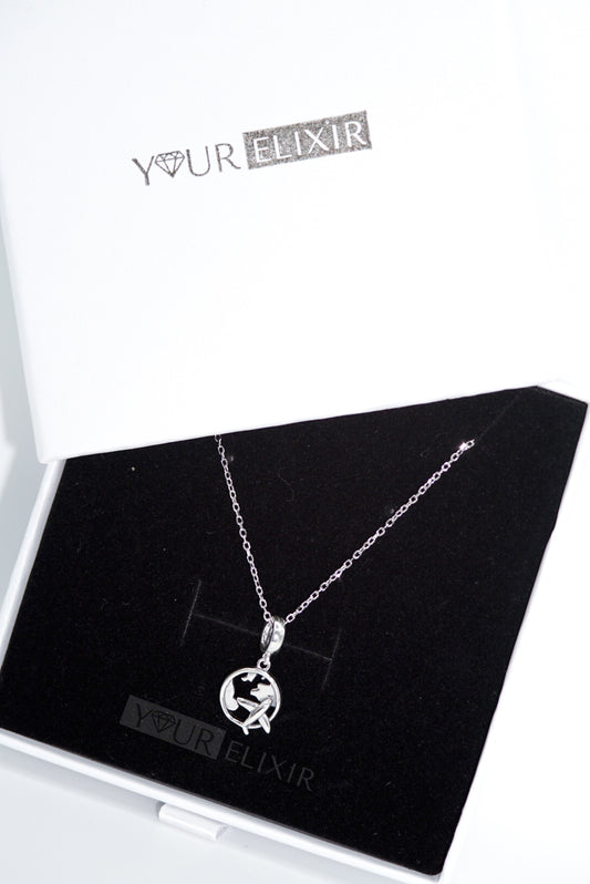 Collar con dije de viaje por el mundo en plata de ley