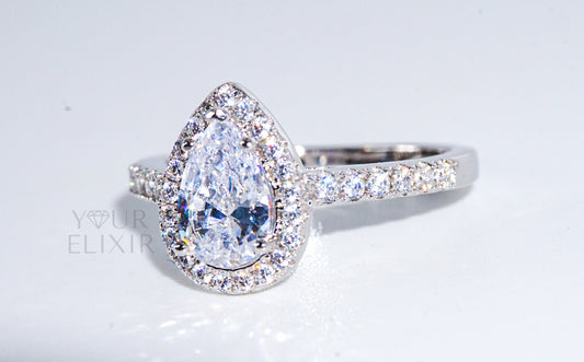 Anillo de plata de ley con halo en forma de lágrima