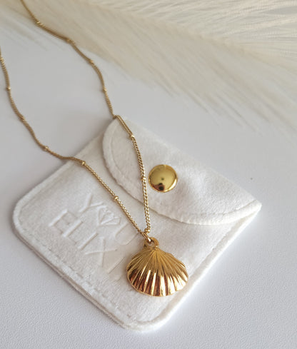 Collar de conchas doradas