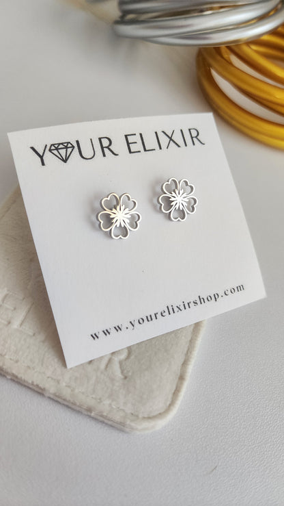 Pendientes de botón con forma de flor de cerezo
