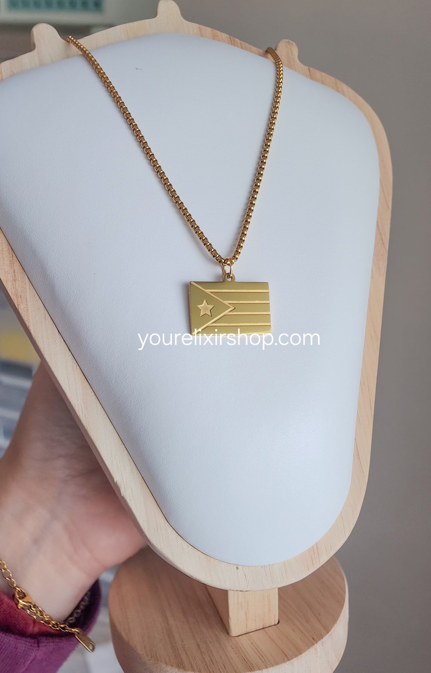 My flag Necklace ( box chain)