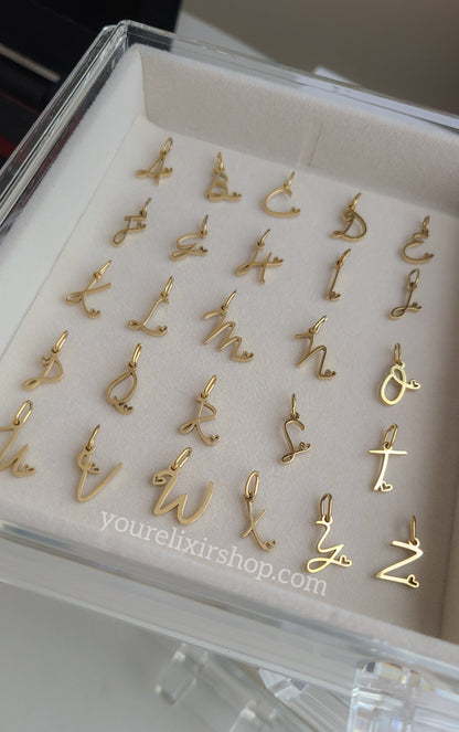 Colgante personalizado con inicial de oro