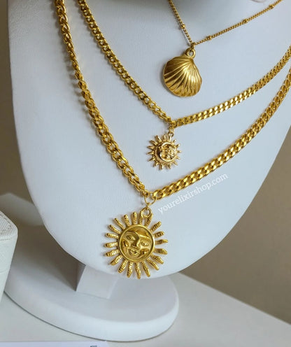 Collar de conchas doradas