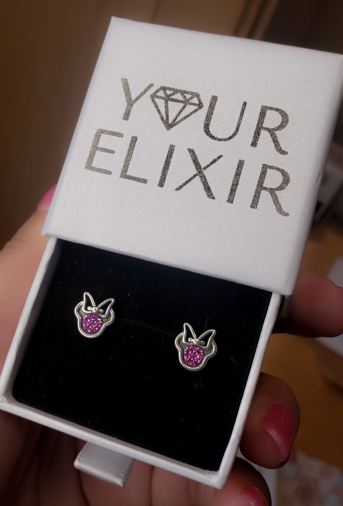 Pendientes de plata de ley con diseño de Minnie Mouse en color rosa intenso