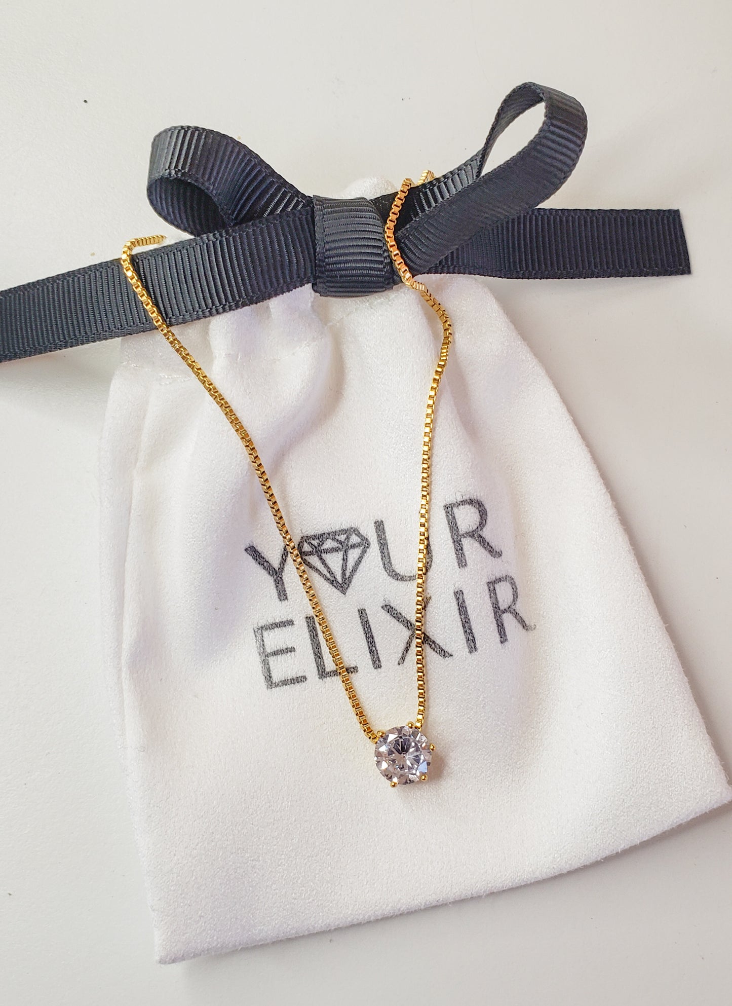 Collar de circonitas brillantes