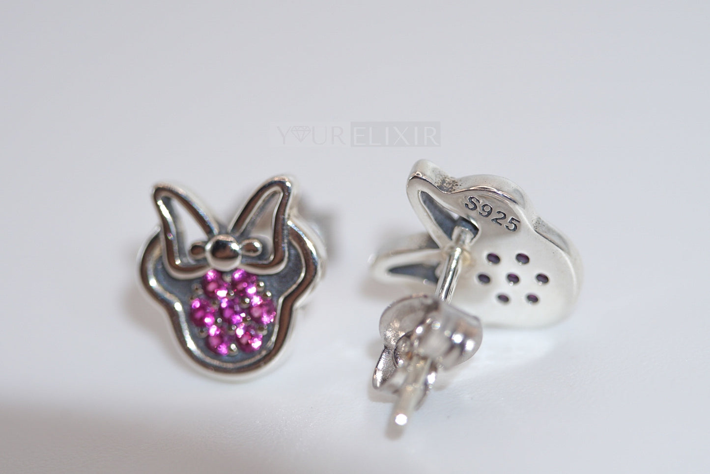 Pendientes de plata de ley con diseño de Minnie Mouse en color rosa intenso