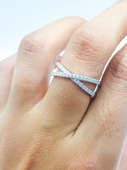 Anillo de plata de ley con forma de cruz