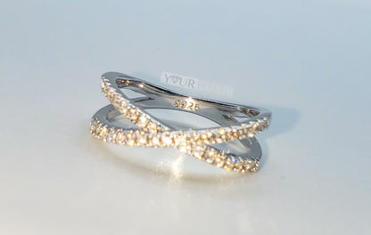 Anillo de plata de ley con forma de cruz