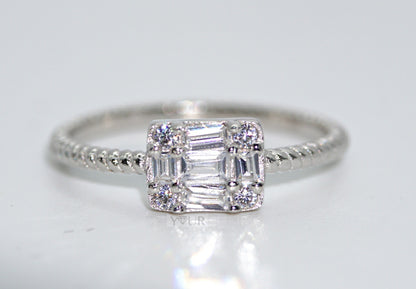 Anillo de plata de ley con cristales